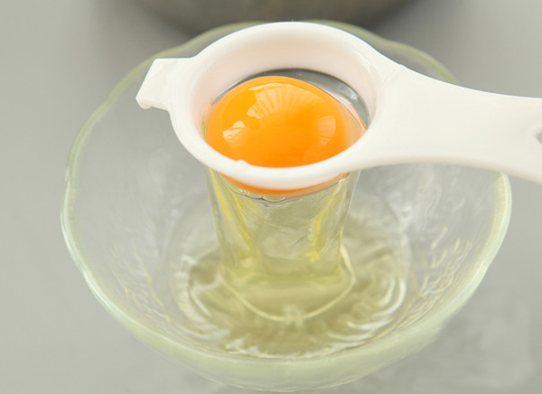 电饭煲蛋糕零失败的家常做法教程,电饭煲蛋糕的家常做法教程