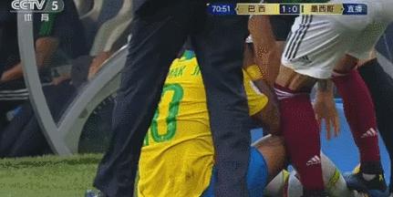 内马尔翻滚被嘲讽,翻滚吧内马尔完整版