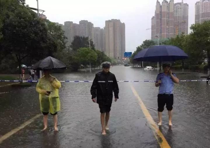 直击近段时间全国各地暴雨现场,直击多地暴雨汛情宜昌