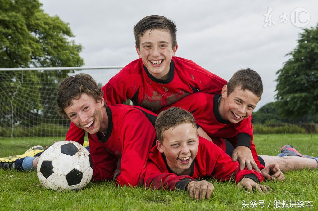 世界足球日关于足球的绘画八年级,足球图画书