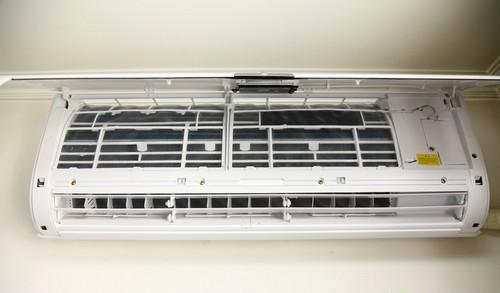 空调内机内水槽滴水怎么处理,格力q力空调怎么拆开清洗水槽