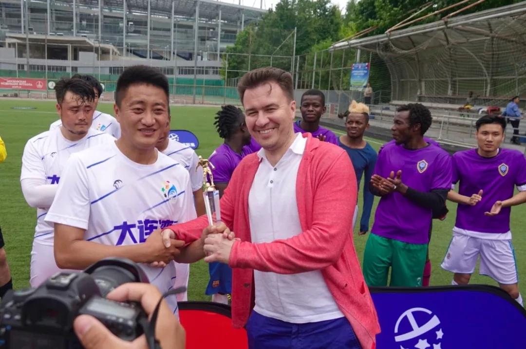 涓縿鍙嬭皧涓嶅彉涓囧彜闀块潚,涓嫃鍙嬭皧涓囧彜闀块潚瑙嗛