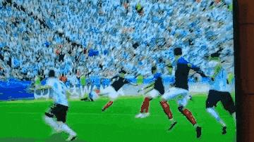 内马尔死亡翻滚，演技太夸张，墨西哥主帅赛后讽刺不配踢球！