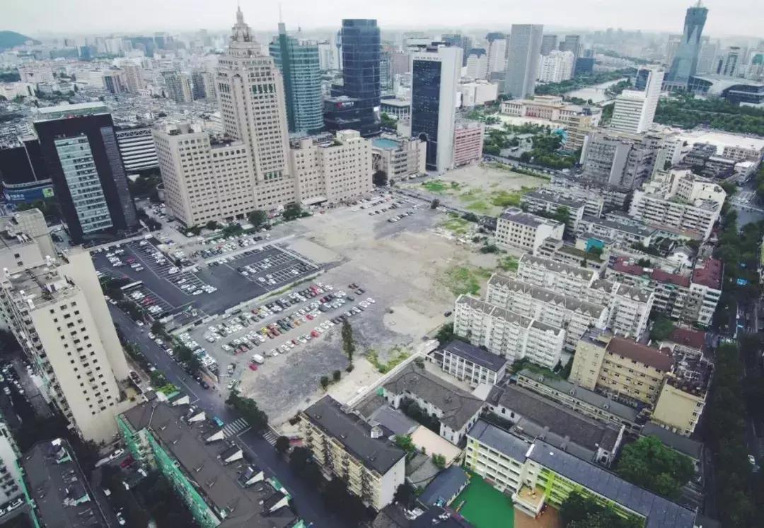 一场拍卖引出的惊人秘密,一场拍卖引出的秘密影片解析