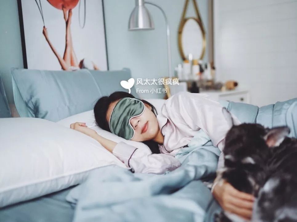 什么面料夏天穿最舒服不沾灰,睡衣光滑不粘毛面料