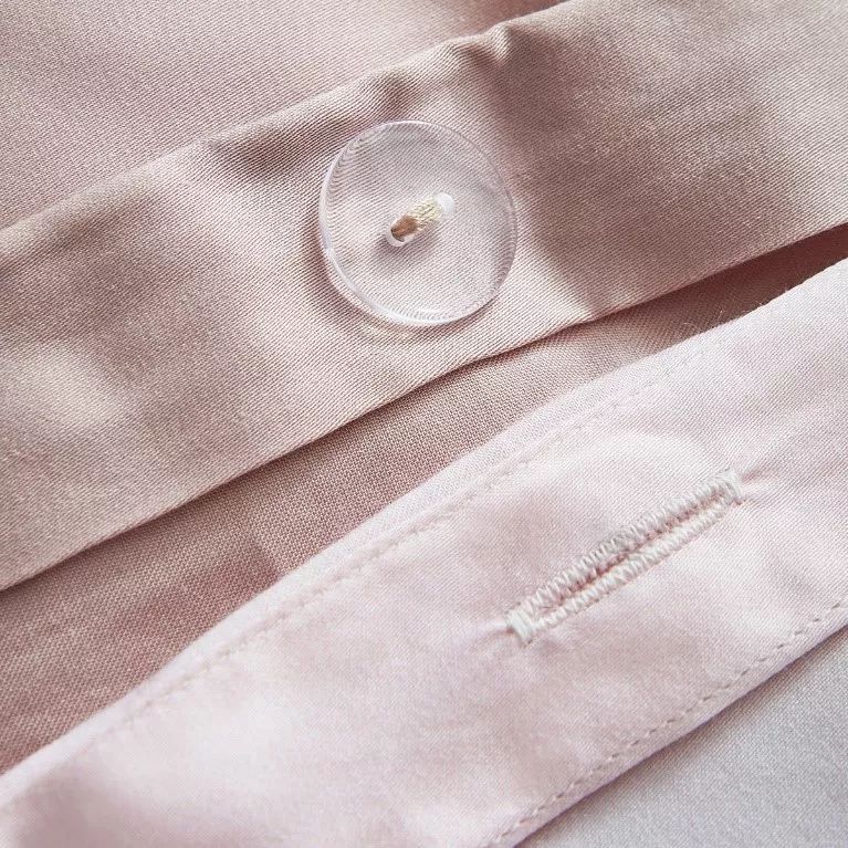 什么面料夏天穿最舒服不沾灰,睡衣光滑不粘毛面料