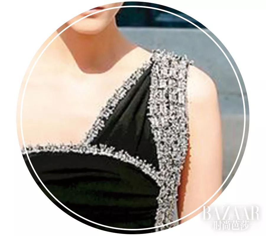 塞纳河倒映着埃菲尔铁塔,香奈儿的绝美高定