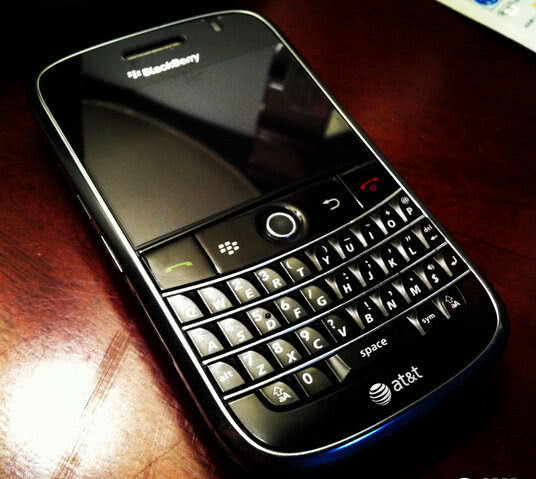 黑莓手机现在最值得购买的一款,黑莓最炫商务旗舰
