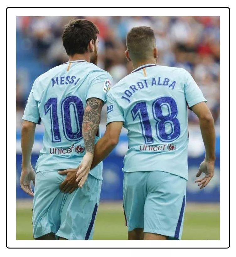 为什么足球运动员爱摸头,为什么足球运动员喜欢摸头