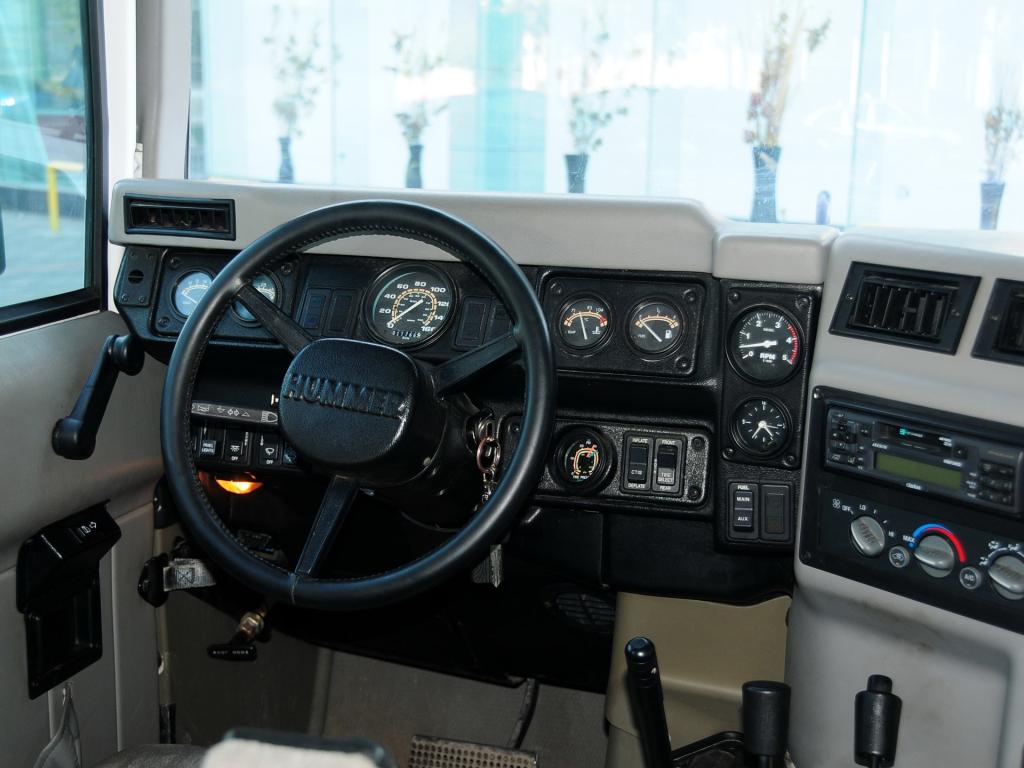 防弹越野车悍马h1皮卡,悍马h1越野车碰撞测试