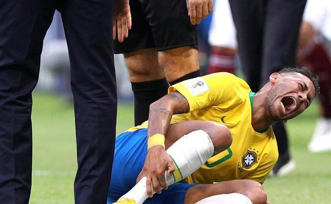 内马尔和罗纳尔多比赛,内马尔多次被挑衅用微笑面对