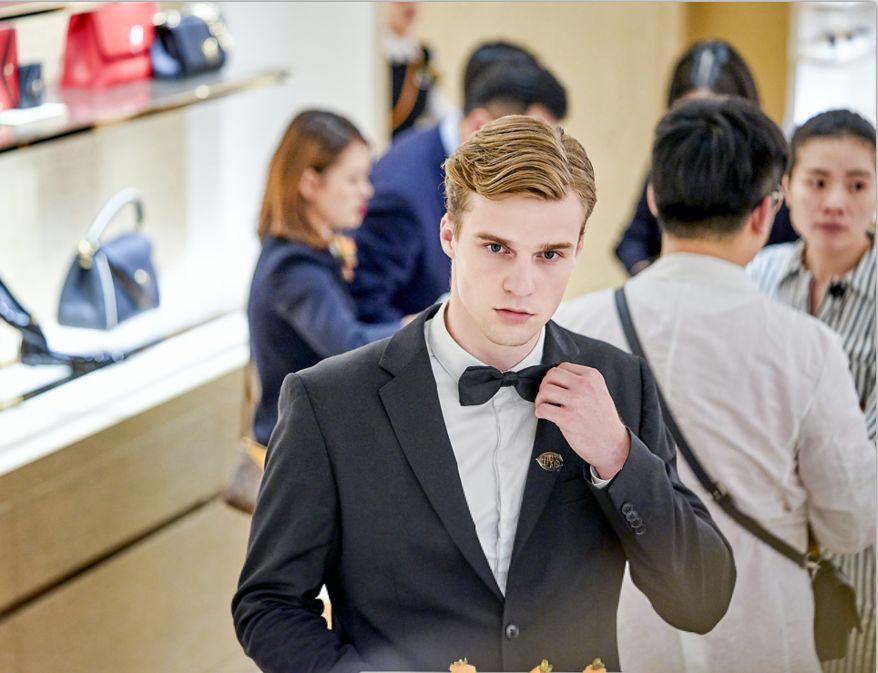 一开业就火爆,lv第一家甜品店