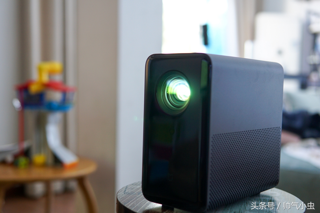 小米投影仪大于2000流明度,小米投影仪1000流明