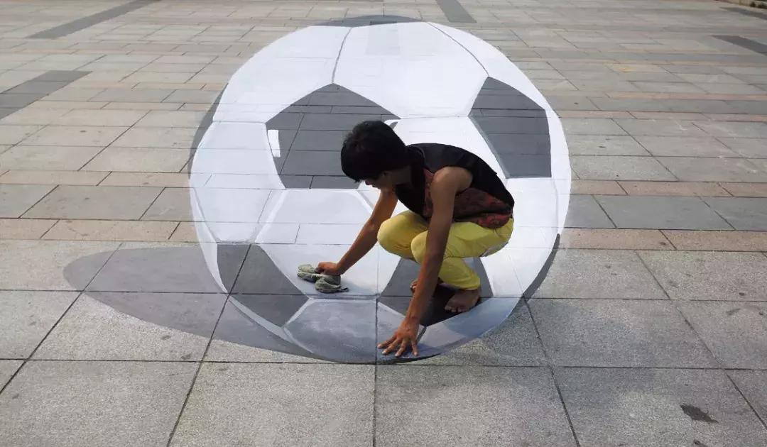 足球的艺术性和实用,足球的艺术创意