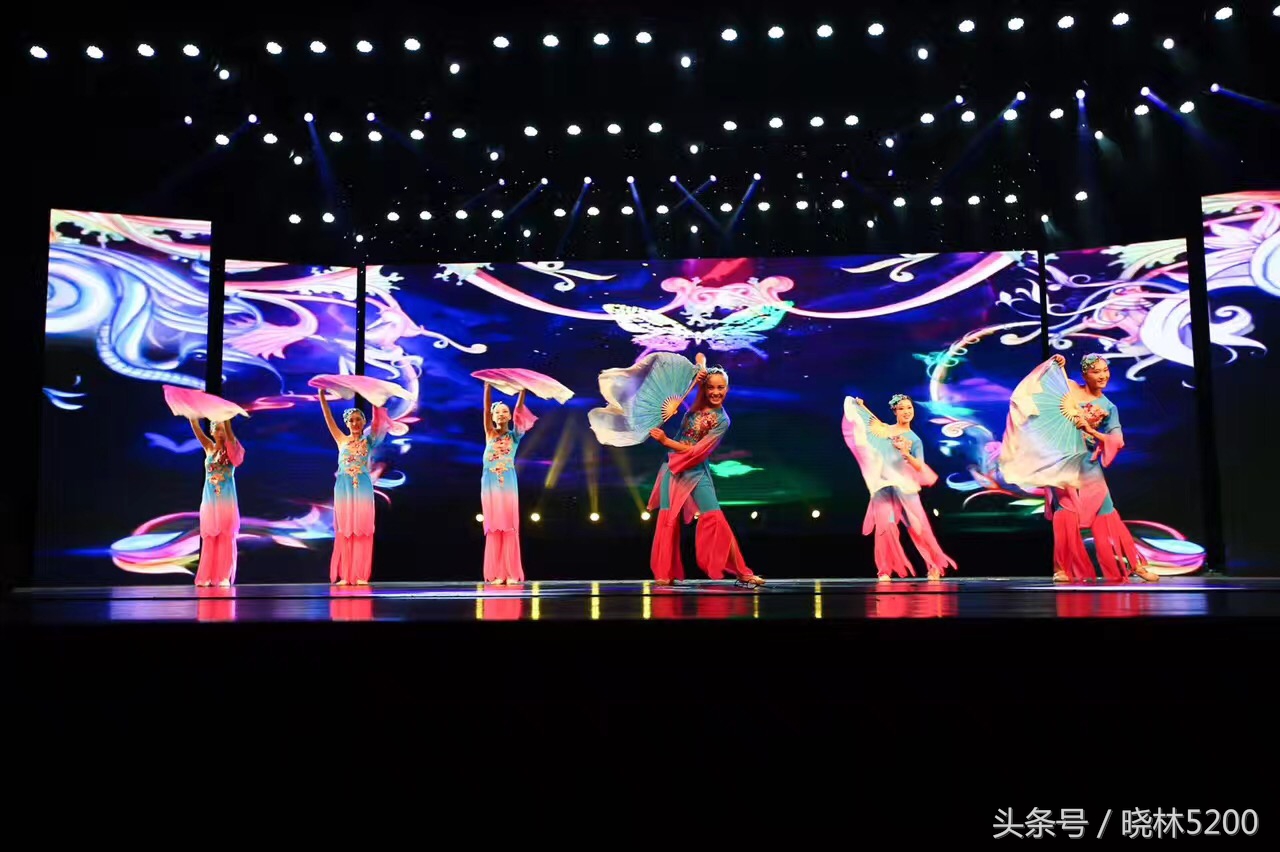 小孩子表演穿什么衣服,穿什么衣服参加孩子的表演