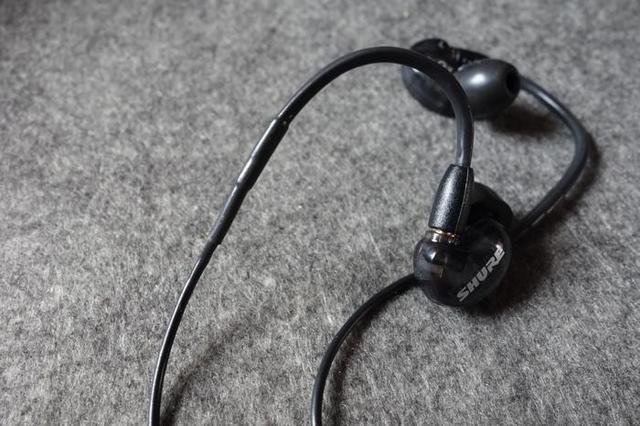 舒尔se215作为监听耳机值得入手吗,舒尔se215耳塞套两组哪个好用
