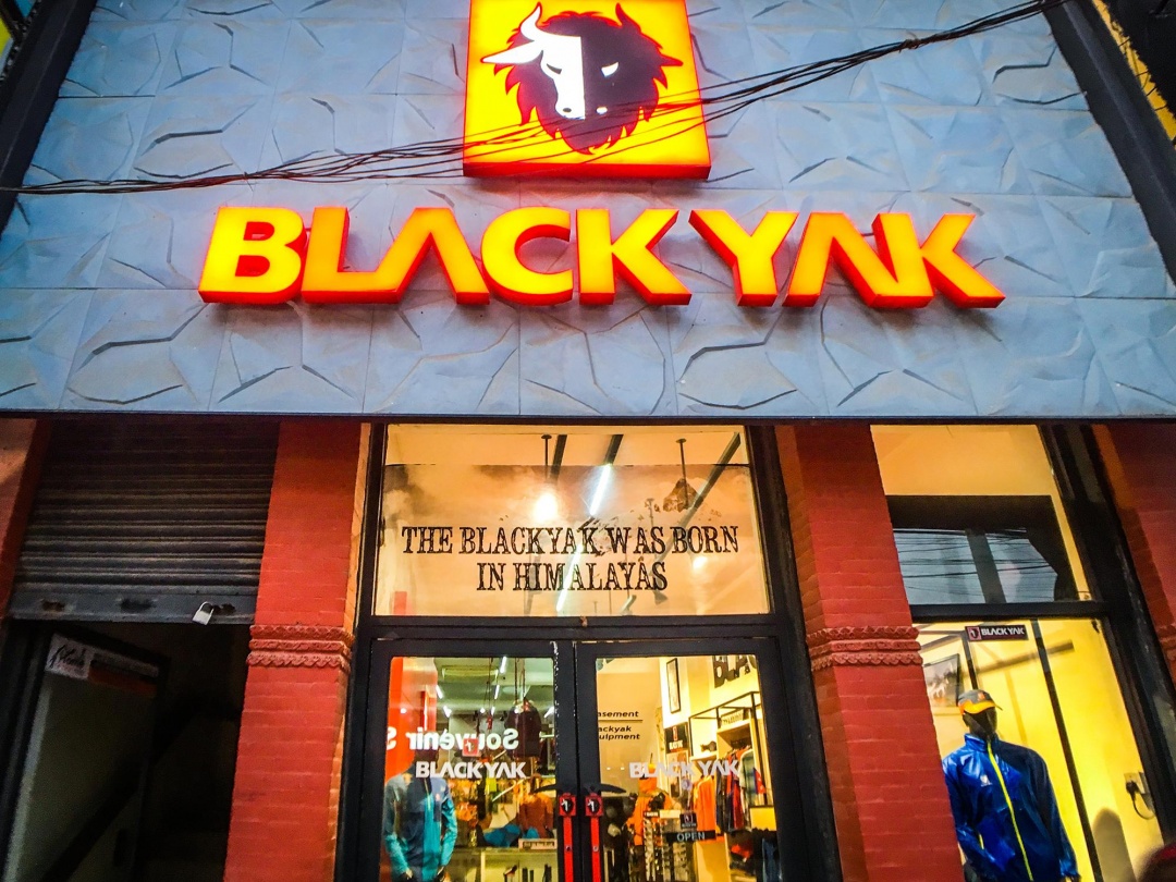 中国商人在尼泊尔赚了个金玉满堂，只因羊毛围巾全是义乌造