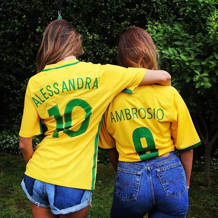 潮来潮趣｜性感超模充当啦啦队，巴西队气势先赢了