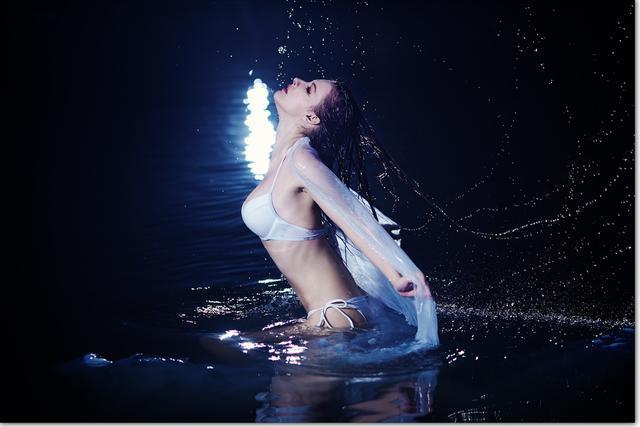 写出描写人物外貌神态的四字成语,描写老年人外貌神态的四字成语