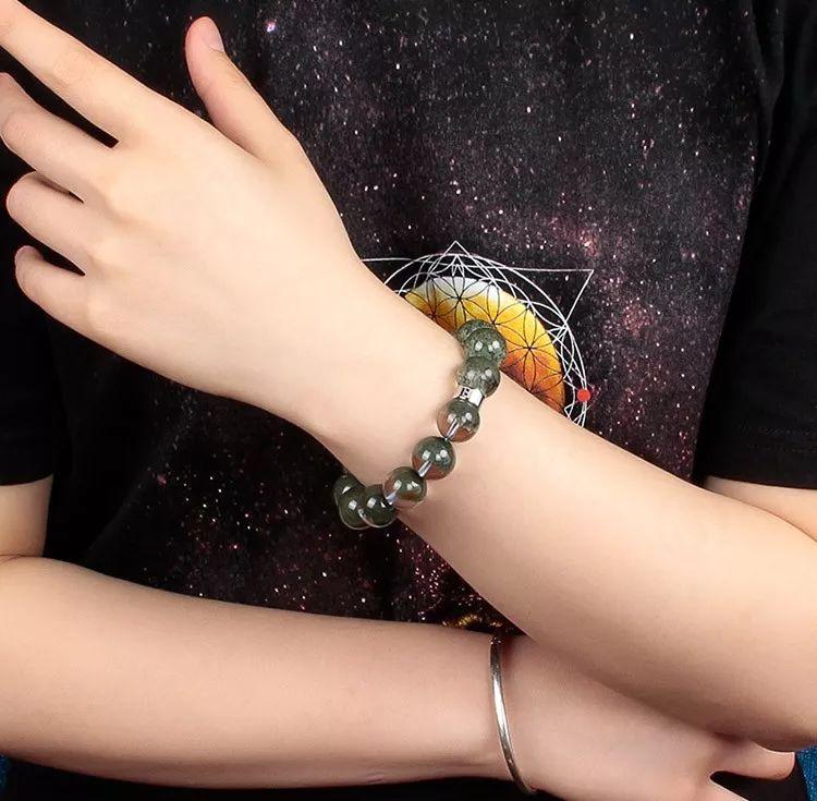 总觉得手腕空落落？那是因为你还缺个水晶手链！