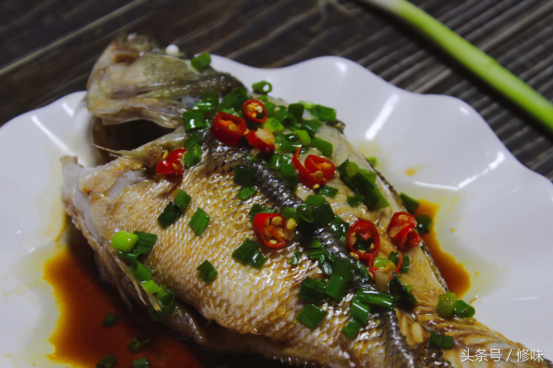 清蒸鲈鱼的正确做法和步骤,清蒸鲈鱼的做法鲜嫩q弹无腥味