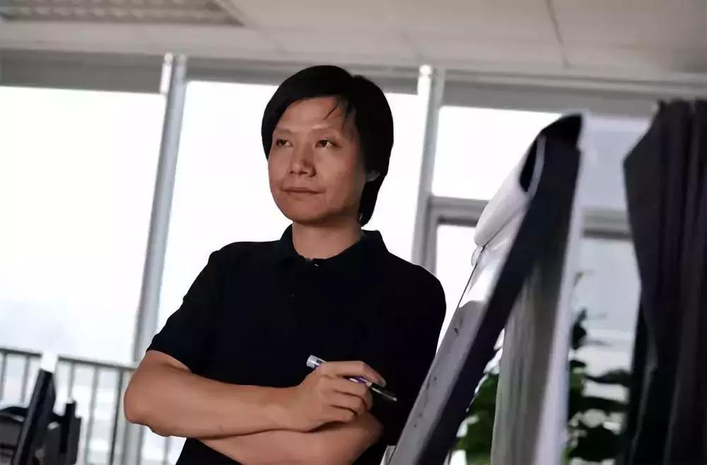 小米上市，雷军离首富还差100米……