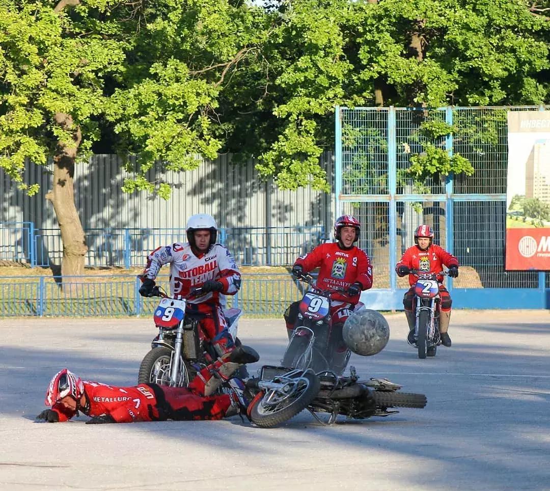 潮龖｜刺激又*力暴**的moto足球，是战斗名族年轻人的爱