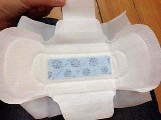 女性换卫生巾要注意什么,女孩子要不要勤更换卫生巾