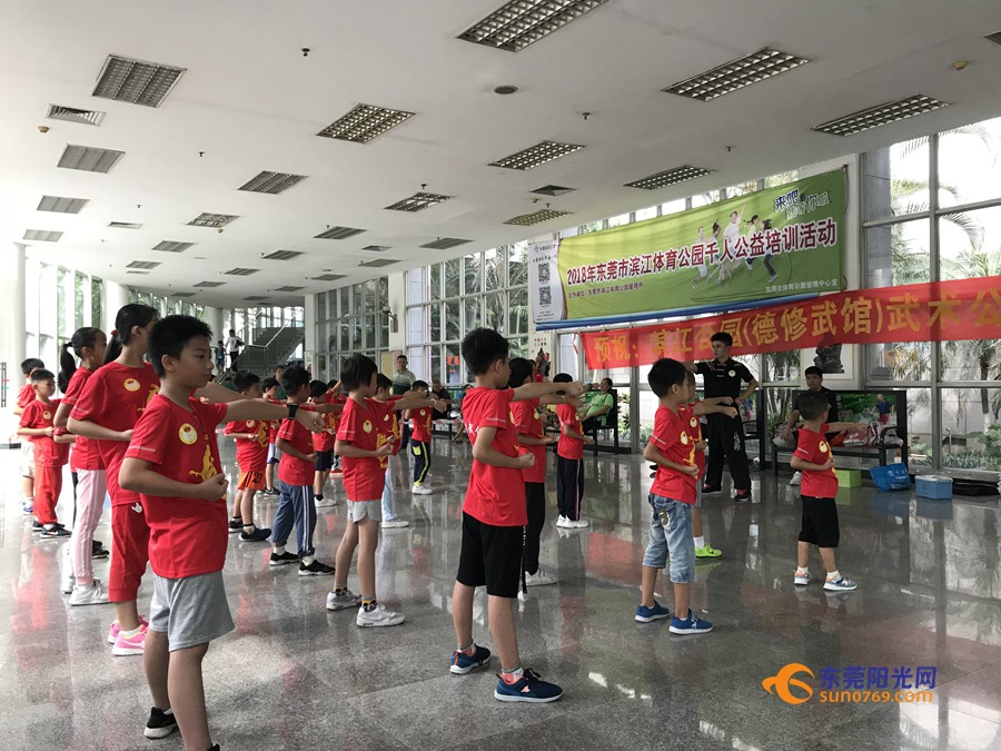 小孩学习父母要陪着一起学习吗,东莞儿童暑假培训