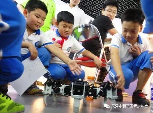第四届“科技伴我成长——走进和平区机器人体验馆”和平区青少年科技夏令营开营啦！