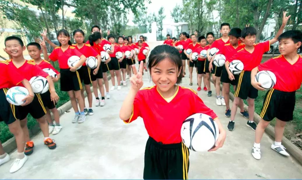 和梅西一起踢球是什么感觉,和梅西踢的一个老将