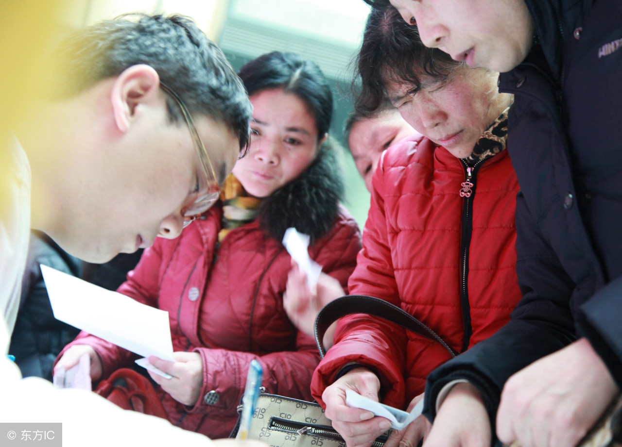 妇科健康小常识：如何发现尿*禁失**和子宫脱垂？早期该做哪些治疗？