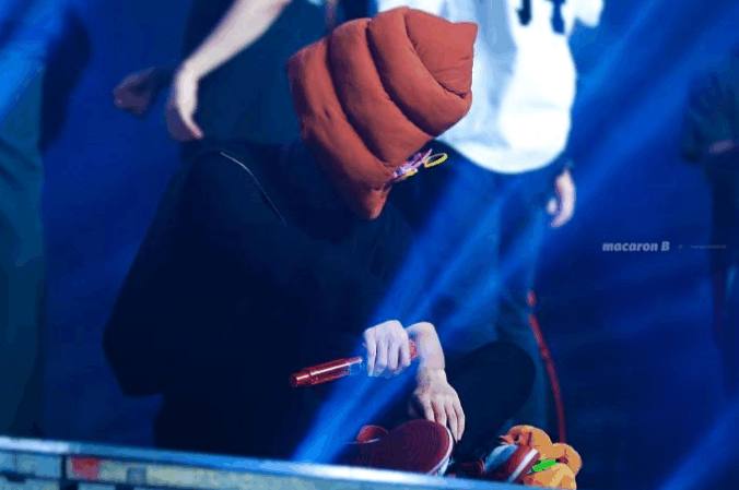 爱丽给边伯贤钱,朴灿烈边伯贤爱丽