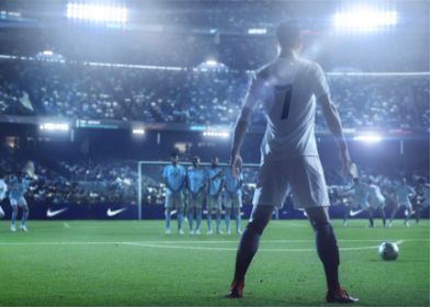 这则拍中国马屁的广告好玄幻，国足全凭你敢……想