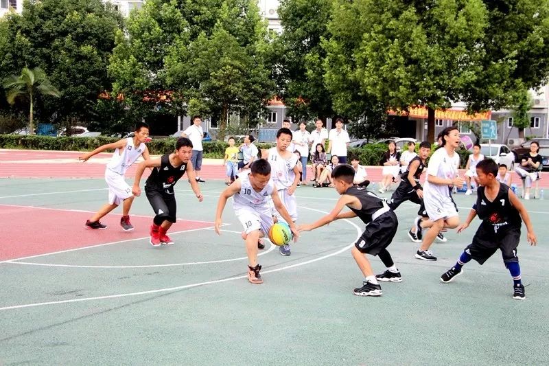 足球没有篮球精彩,足球没有篮球激烈