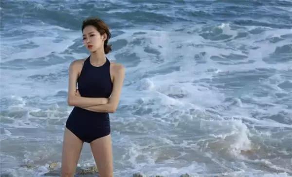 穿了泳衣下水就不会下沉吗,穿泳衣要穿怎样的内衣