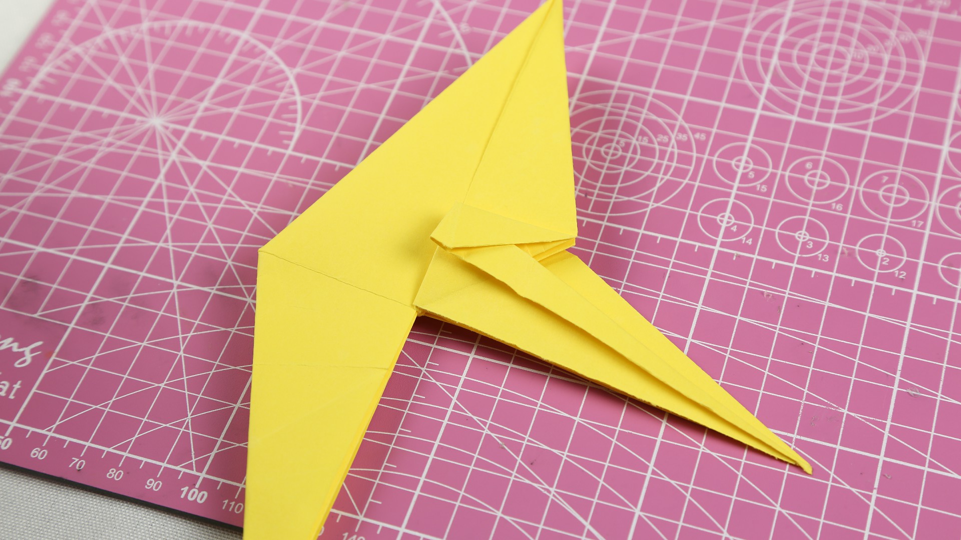 想要恐龙玩具，不用再去商场买了，姑娘教你巧用一张纸折出来