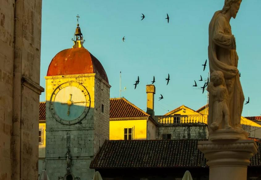 世界杯克罗地亚门将被贴脸质问,克罗地亚守门员被追