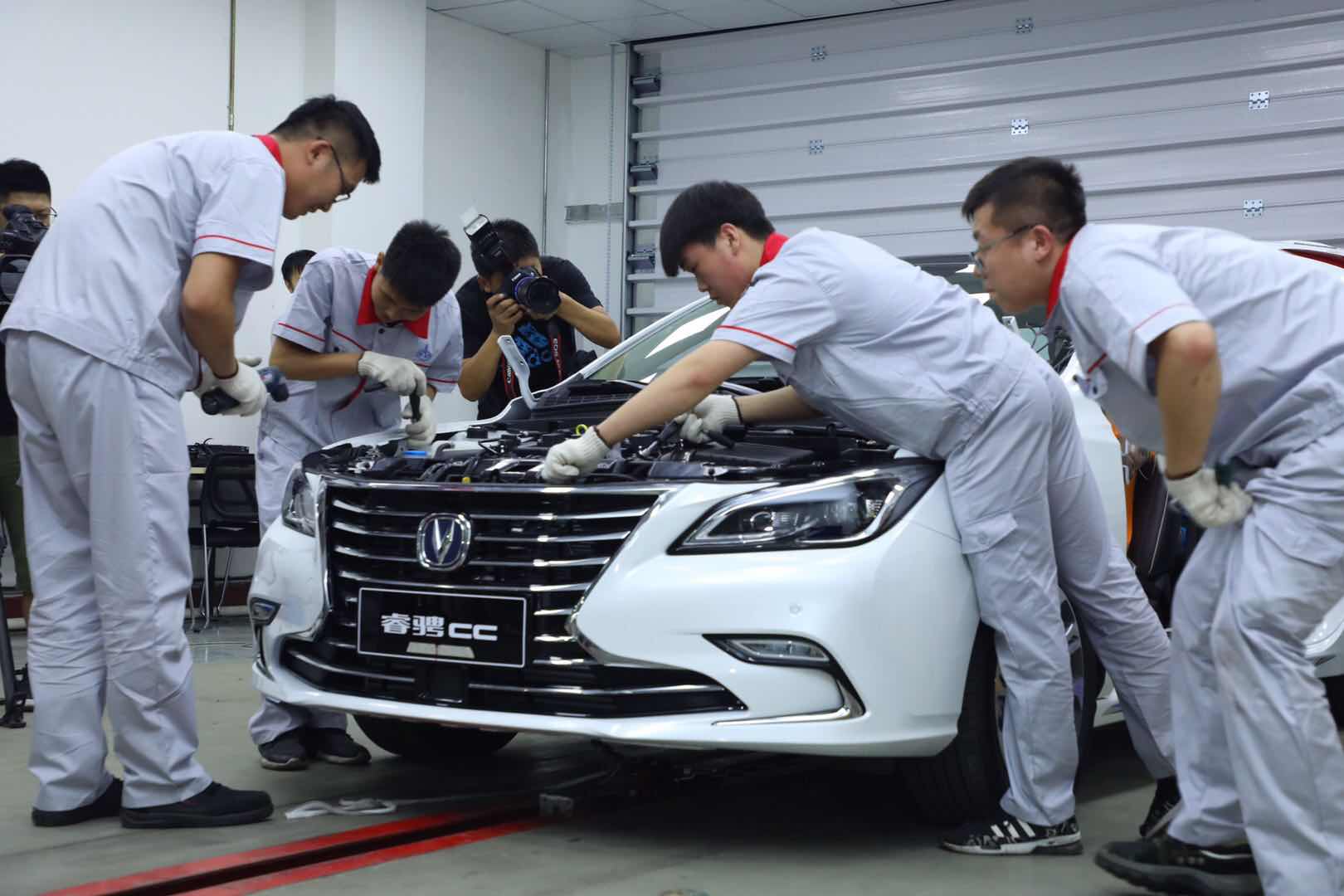 江湖评测：很争气啊！这一撞，竟撞出最“硬骨头”中国车！