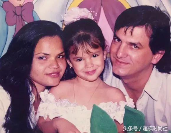 内马尔女友从贫民窟出身到巴西版“关晓彤”，她靠的可不是身材！