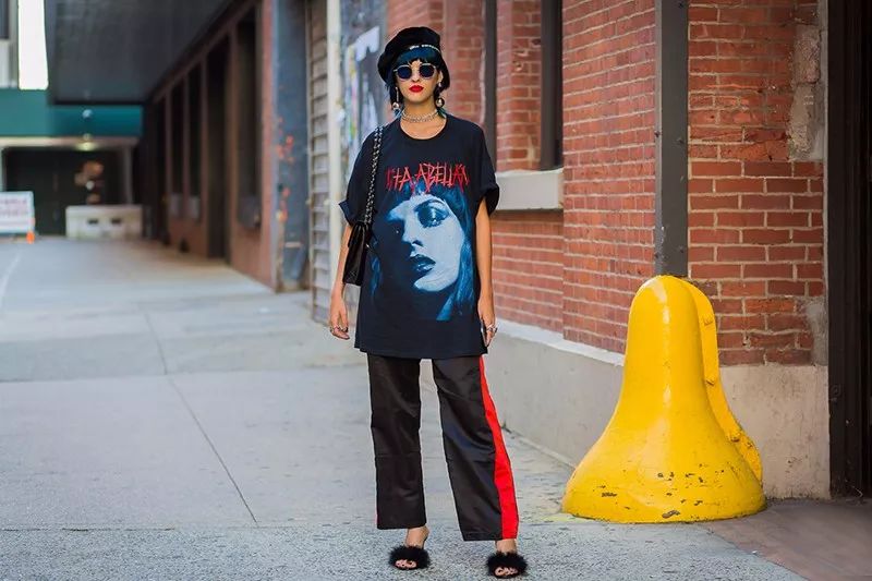 oversizetee穿搭,教你几种白tee的时尚穿法