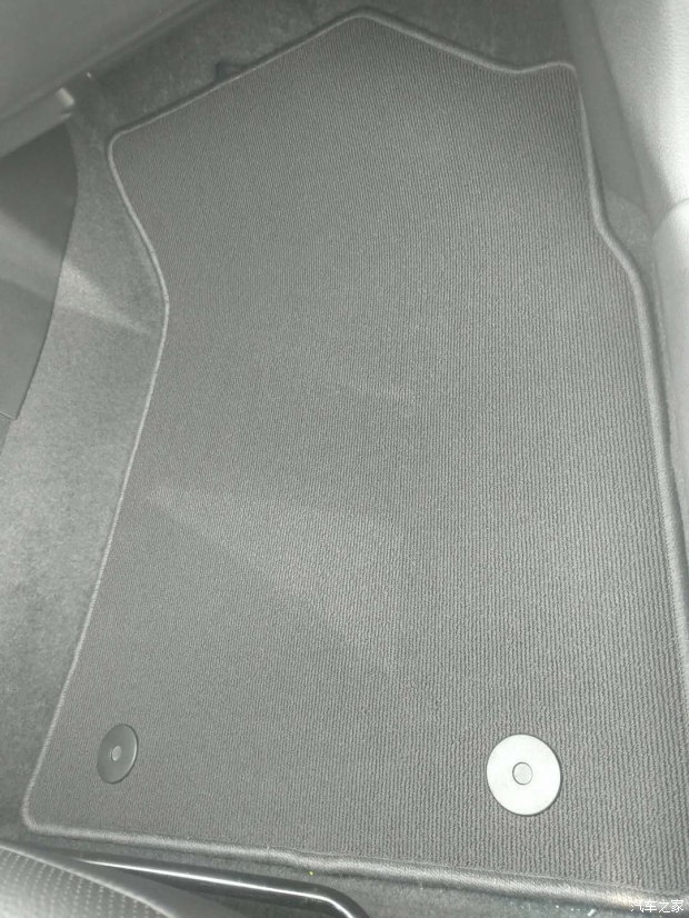 为什么要选择知名汽车脚垫品牌,原厂脚垫的优缺点