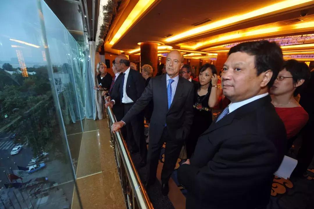 湖北的国际“朋友圈”大揭秘！德甲联赛上挂起海报：“拜仁慕尼黑欢迎潜江”……