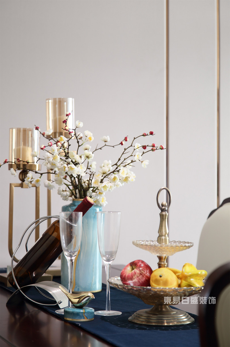 南京万达西地130平港式轻奢风装修效果清冷的奢华下显尽家的温馨