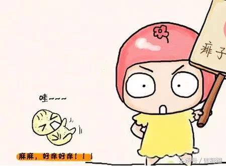 农村宝妈奇招多，手摘路边野草，开水一煮，轻松解决宝宝痱子