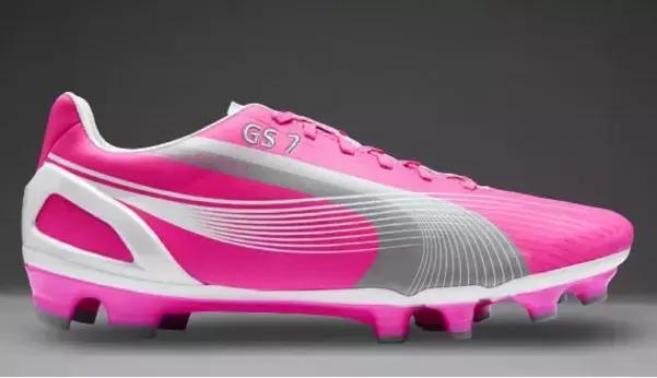 我是足球鞋，但别人都说我丑