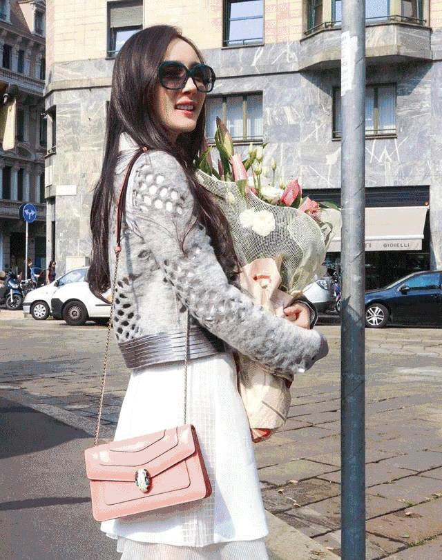 一眼假的宝格丽“蛇头包”我劝你还是别背了~