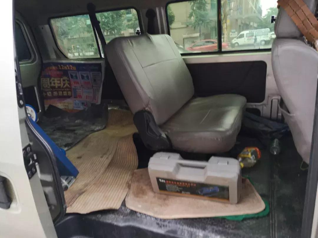 货拉拉晚上送货下雨原视频,货拉拉遇到暴雨