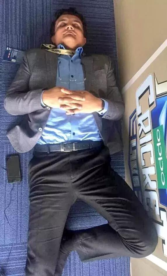 足球回不了家，哨响那一刻才知道，快乐只是你穿的保护色