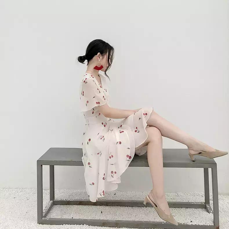 换一双鞋换一套衣服,换一个鞋配裙子很好看